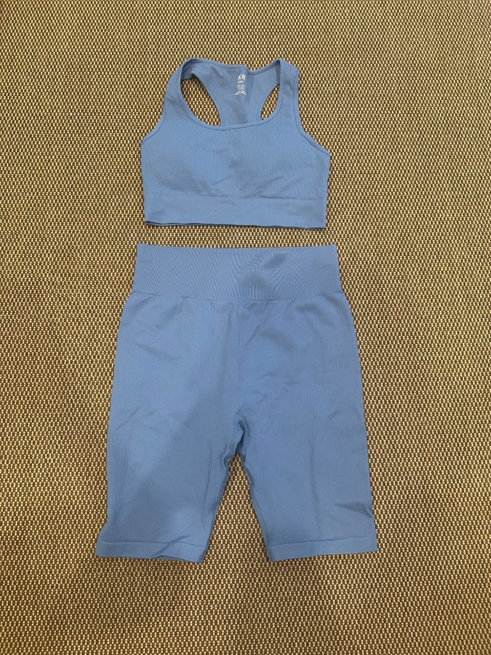 H&M SPORT BRA AND SHORT SET SIZE MEDIUM